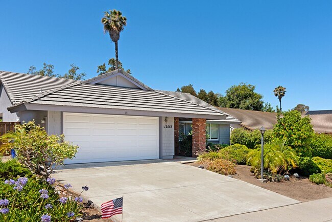 Building Photo - Beautiful & Large Home in Quiet Gatewood Hills - Private Backyard - 2-Car Garage
