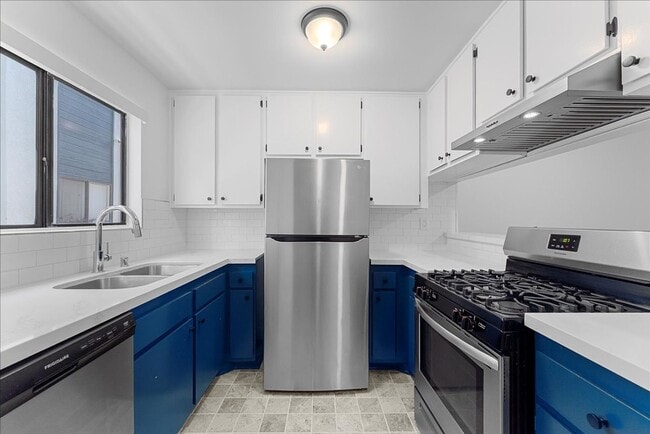 Building Photo - 448 W Windsor Rd