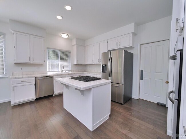 Building Photo - 3500 Crownridge Dr