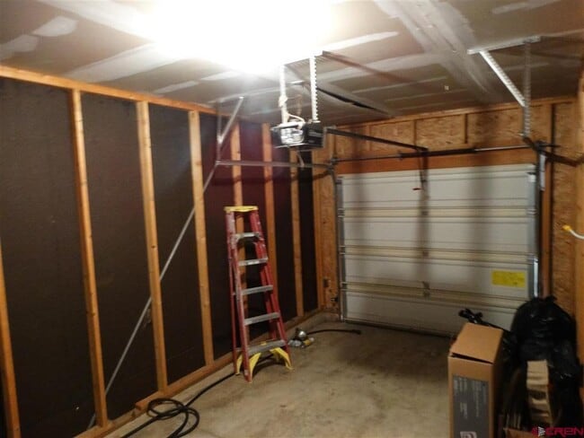 Building Photo - 311 E Golf Pl