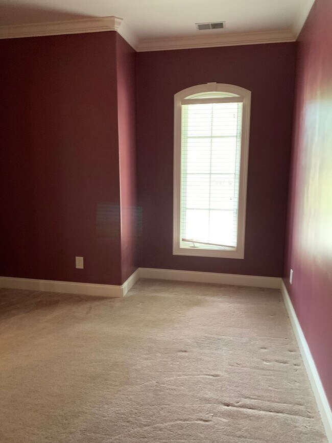 Building Photo - 136 Nickolas Cir