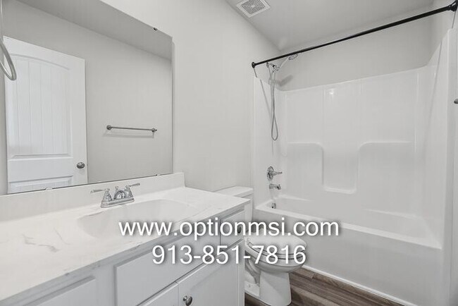 Building Photo - Beautiful 3-Bedroom Home with Modern Finishes & Fantastic Amenities!