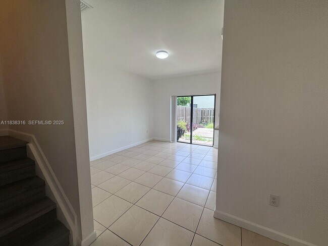 Building Photo - 3757 SE 2nd Dr