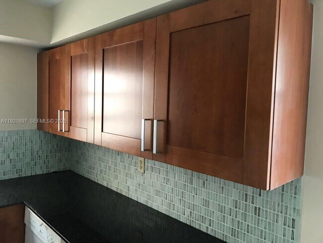 Building Photo - 1450 NE 191st St