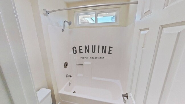 Building Photo - Lovely 2 Bd 1.5Ba Condo in Costa Mesa With Spacious Deck