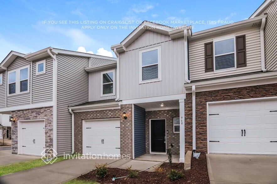 Building Photo - 960 Greenville Wy