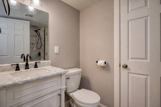 Building Photo - Charming 3-Bedroom Retreat with Finished Basement & Cozy Fireplace in Shoreview!