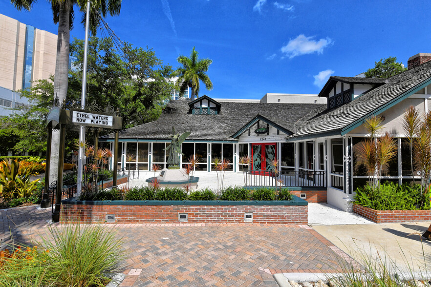 Building Photo - 2739 Temple St