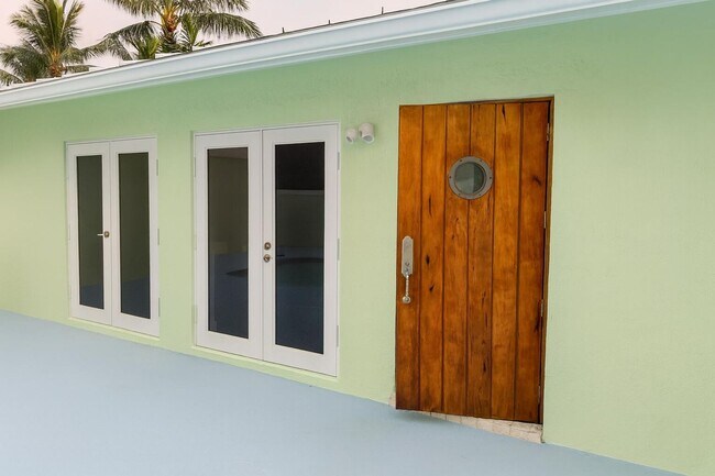 Building Photo - 810 Bamboo Ln