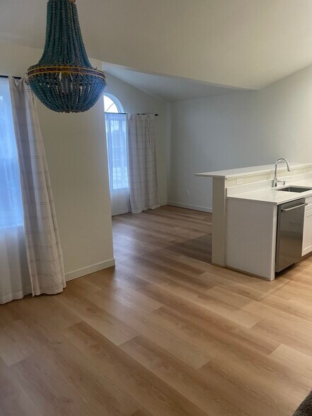 Building Photo - 716 N. State St.