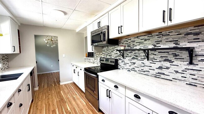 Building Photo - 1916 N Hastings St