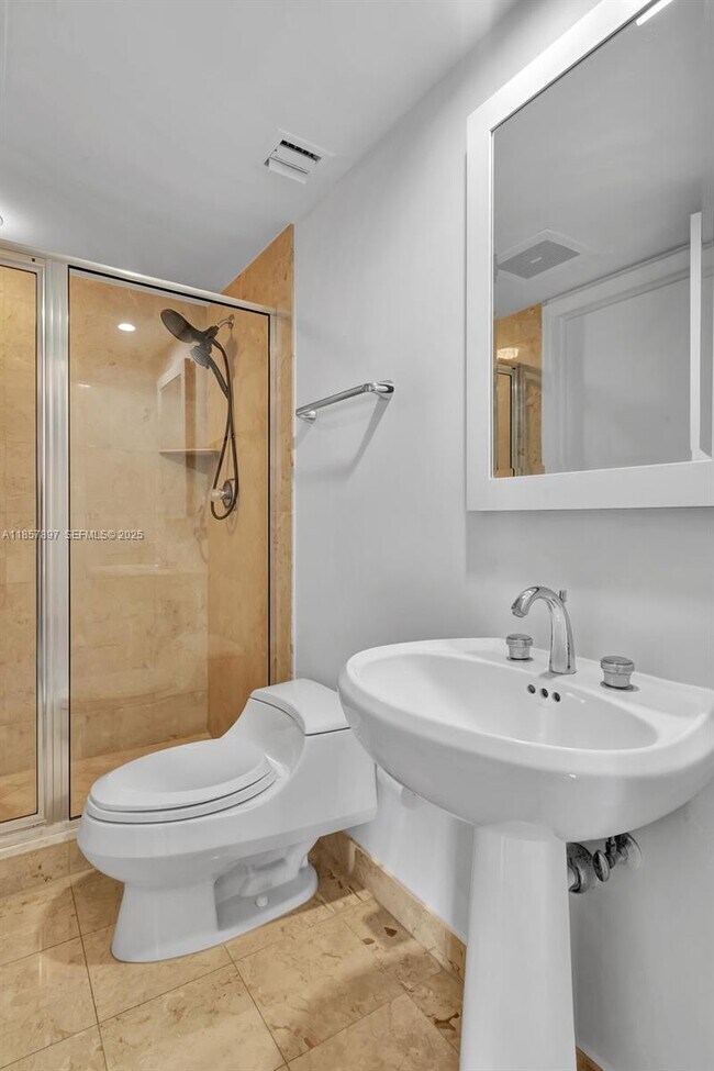 Building Photo - 848 Brickell Key Dr