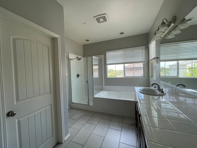 Building Photo - Spacious Chula Vista Home | 2 Car Garage | Pools, Gym & Tennis Courts
