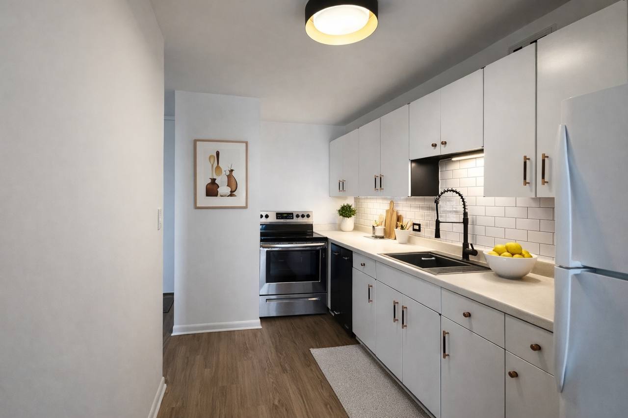 Building Photo - 1660 N La Salle Dr