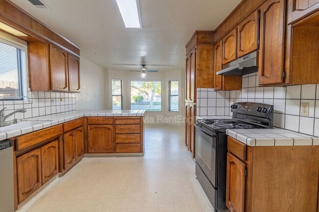 Building Photo - 8941 Blue Fox Way