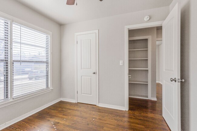 Building Photo - One Bedroom in Plaza District-$500 Off in ...