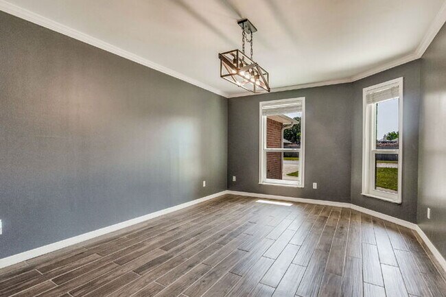 Building Photo - Welcome to your dream home! This stunning 4-bedroom, 3-bathroom residence is perfectly situated n...