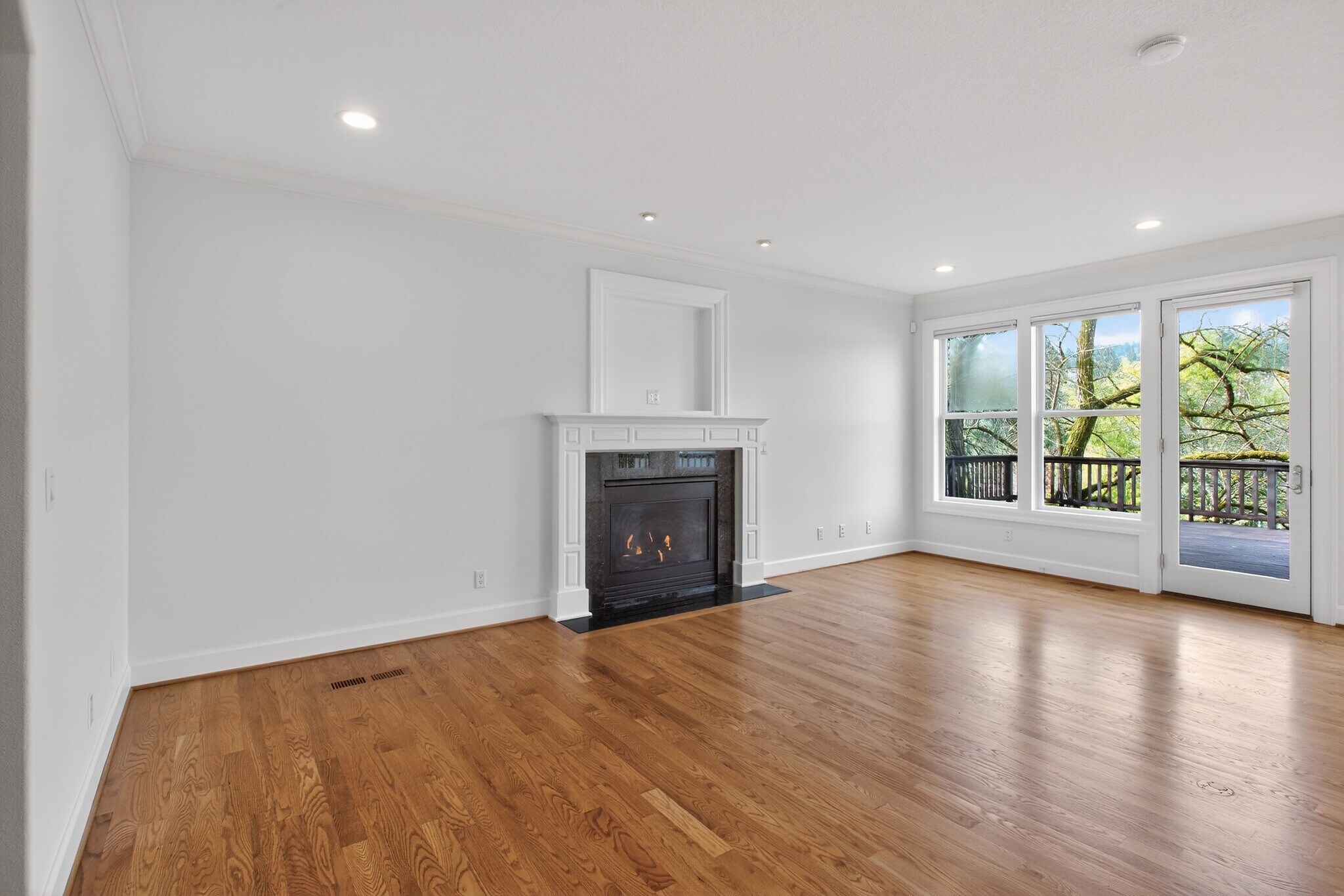 Building Photo - 1645 SE Oak Shore Ln