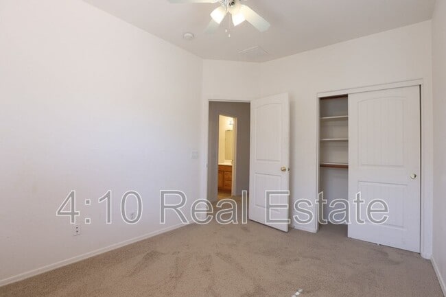 Building Photo - 2644 E Chester Dr