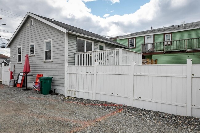 Building Photo - 140 Ashworth Ave