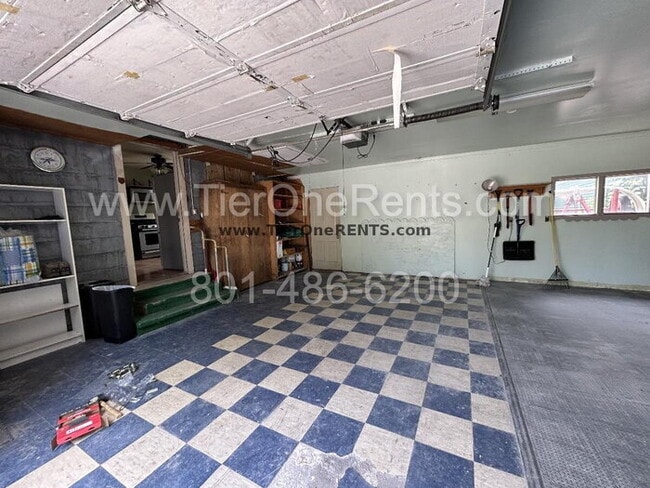 Building Photo - NO DEPOSIT option available for qualified ...