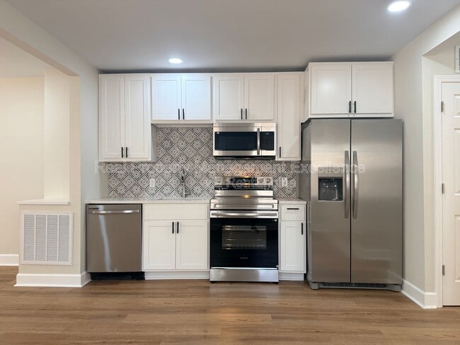 Building Photo - 114 E Club Blvd