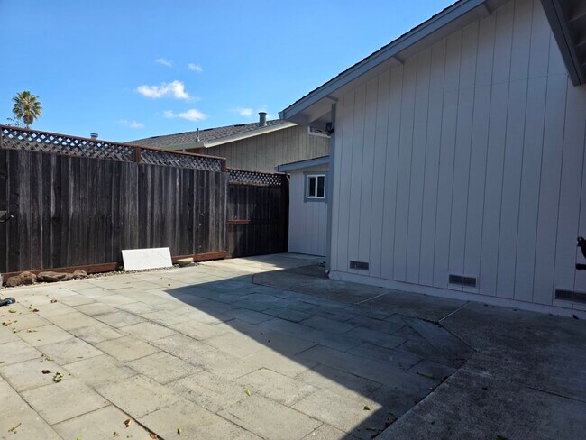 Building Photo - 4611 Harmony Pl