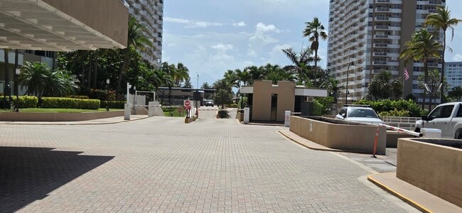 Building Photo - 1980 S Ocean Dr
