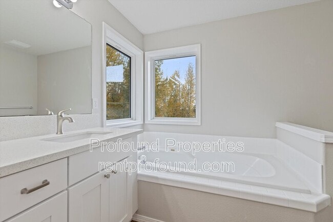 Building Photo - 7533 SW Applegate Dr