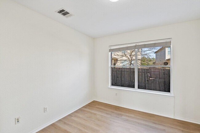 Building Photo - 11416 Dog Leg Dr