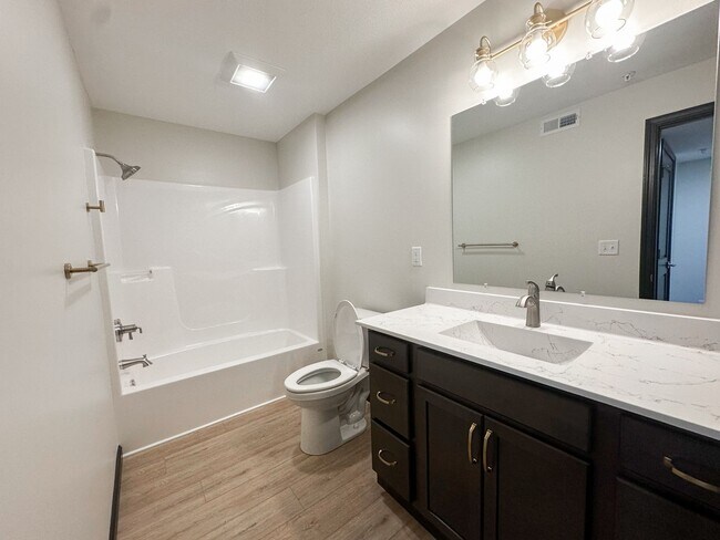 Building Photo - New! Beautiful 2 Bed, 1.5 Bath Apartment i...