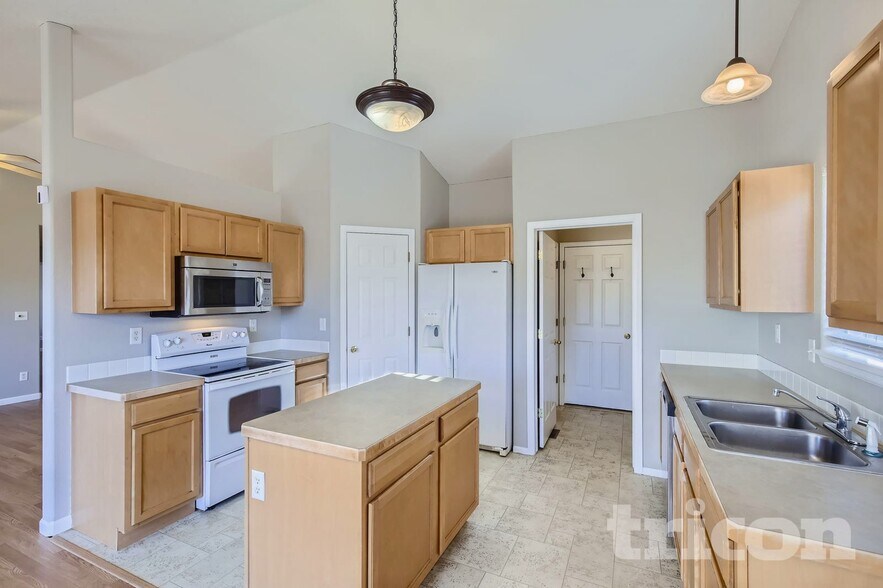 Building Photo - 1711 86th Ave