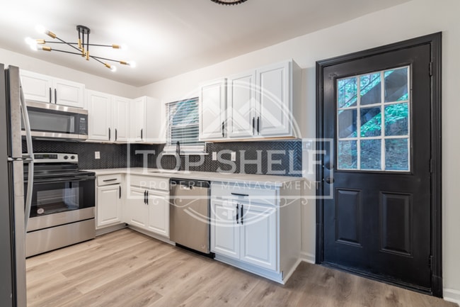 Building Photo - 740 Mozley Dr SE