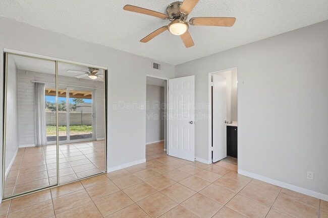 Building Photo - 210 S Alandale Pl