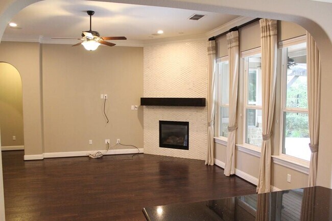 Building Photo - 9308 Villa Norte Dr