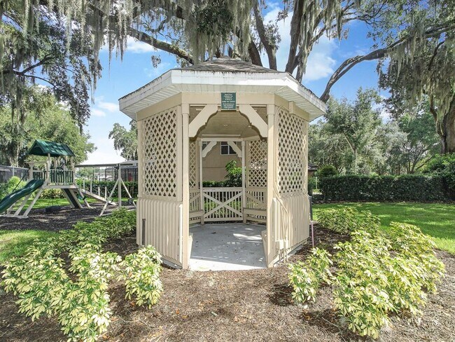 Building Photo - 687 Statenville Ct