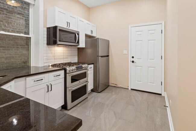 Building Photo - 2 bedroom in Chicago IL 60622