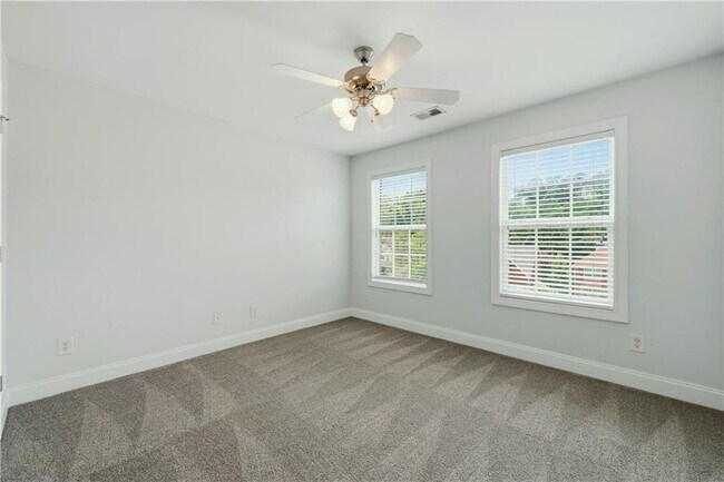 Building Photo - 3032 Mockingbird Ln