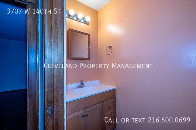 Building Photo - 3707 W 140th St