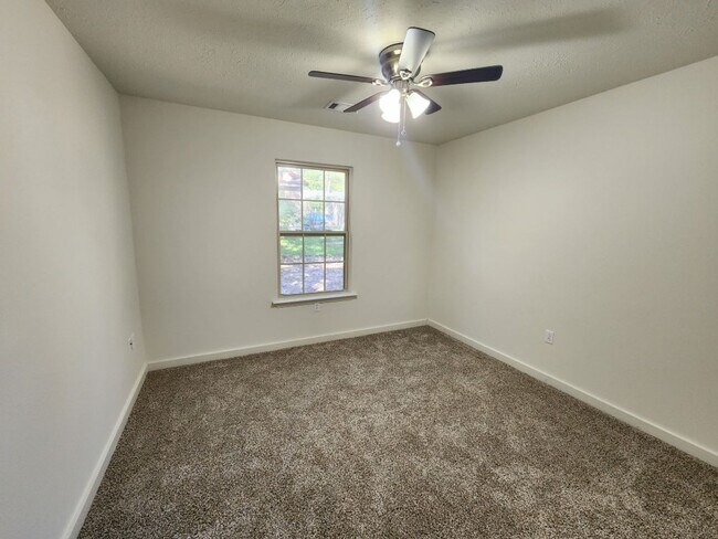 Building Photo - 1906 Alcoa Blvd