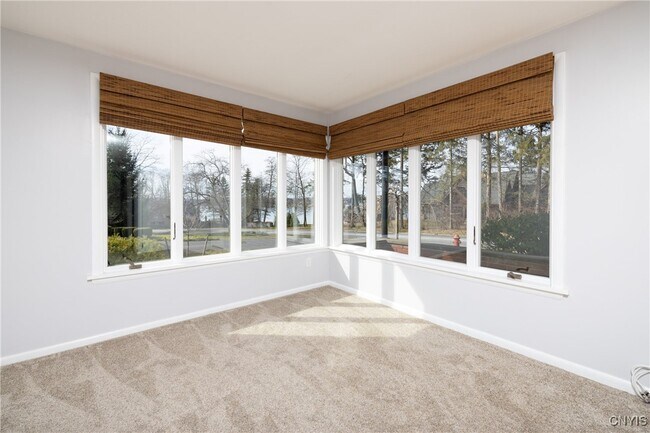 Building Photo - 35 Lakeview Cir