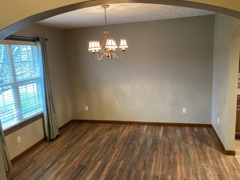 Building Photo - 502 Pepper Hill Dr