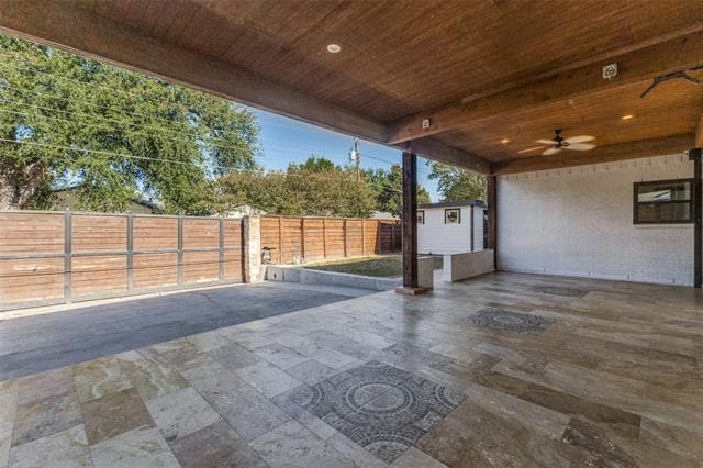 Building Photo - 2124 Charles Dr