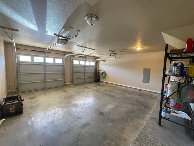 Building Photo - 132 Lola Cir