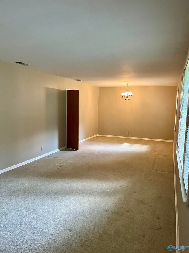 Building Photo - 415 Harolds Dr NW