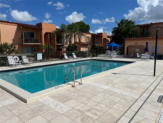 Building Photo - 7200 Fairway Dr