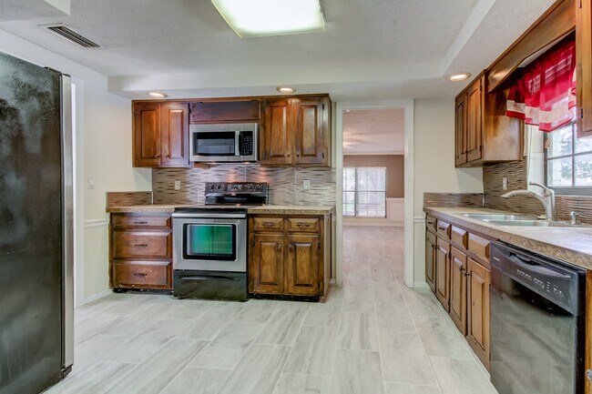 Building Photo - 10406 Reclinata Ln