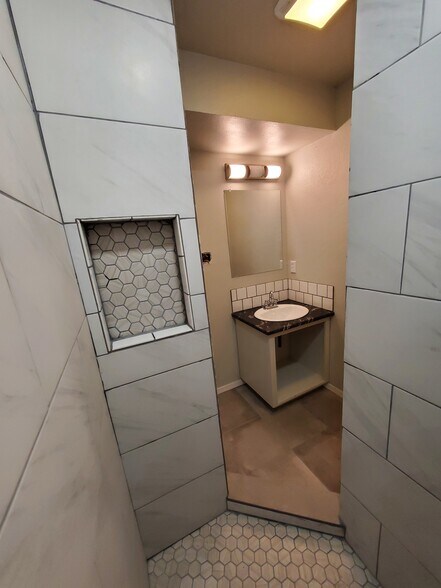 Master Bathroom - 16301 Malden Dr