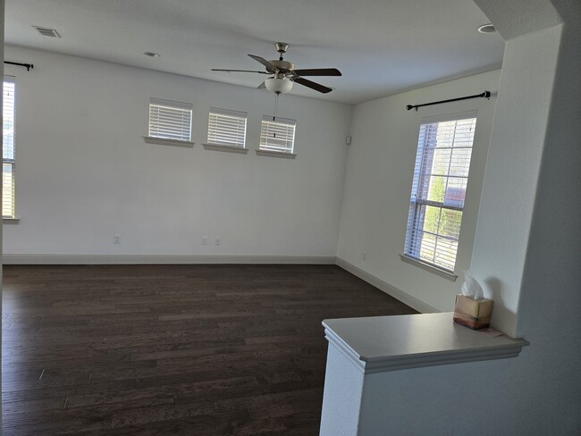 Building Photo - 3129 Decker Dr