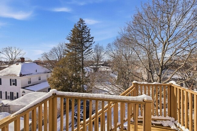 Building Photo - 514 Middle Street